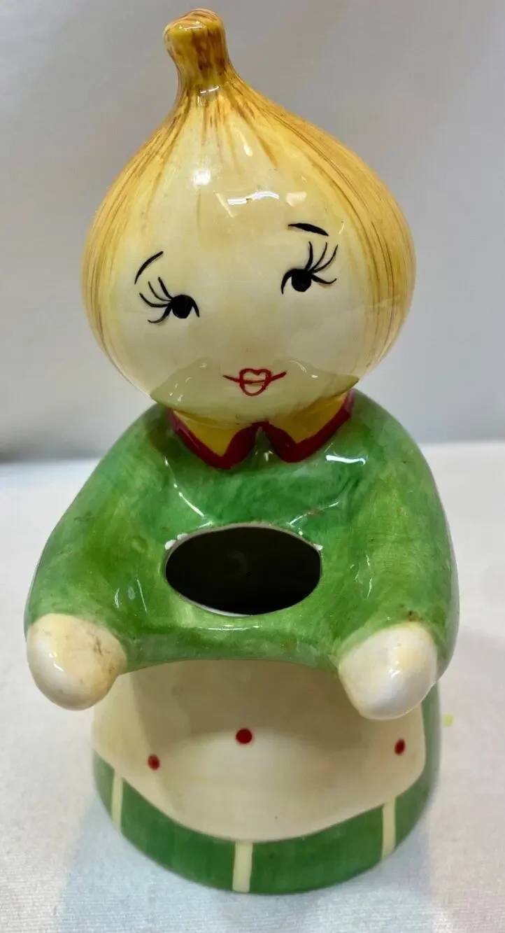 Vintage Kitschy Onion Head Girl measure spoon holder Seasons of Cannon Falls 6”